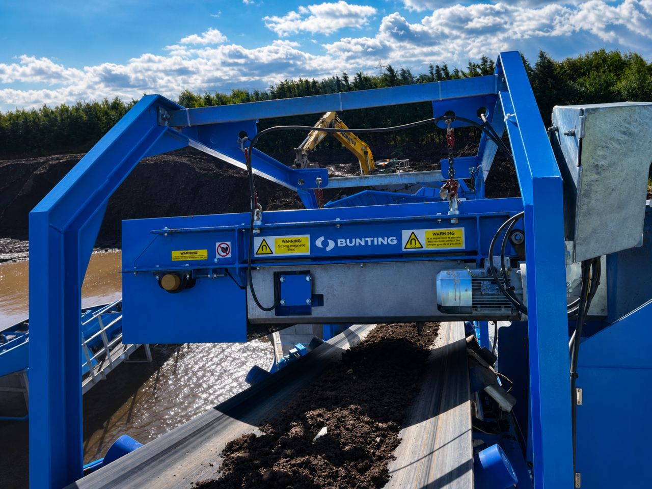 EMAX overband above an outdoor material conveyor