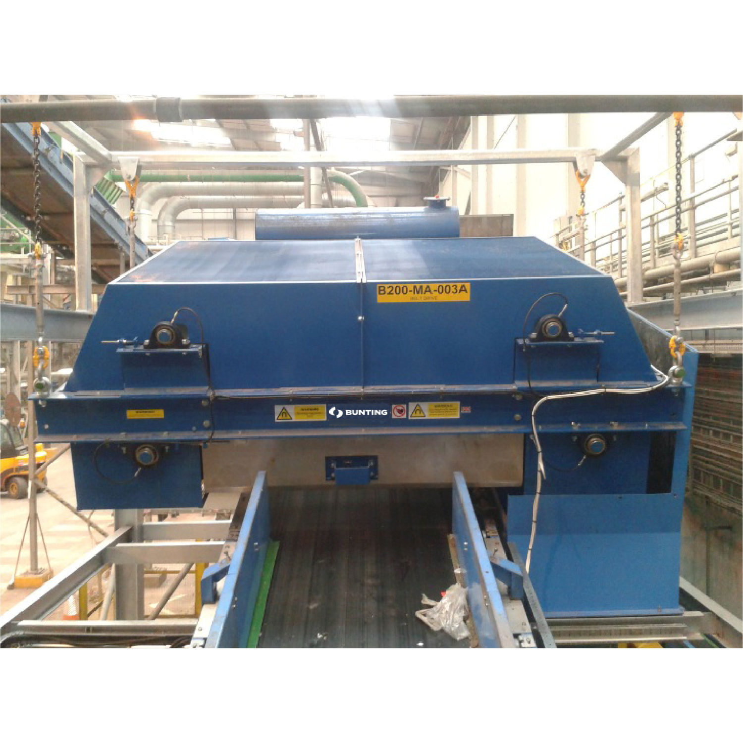 Oil-cooled electromagnetic overband mounted across the conveyor belt.